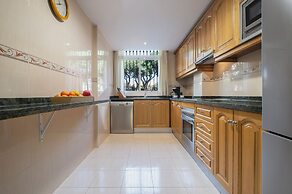 Macdonald Dona Lola Club