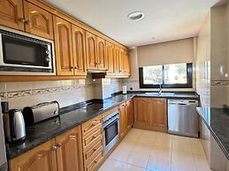 Macdonald Dona Lola Club