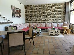 Macdonald Dona Lola Club