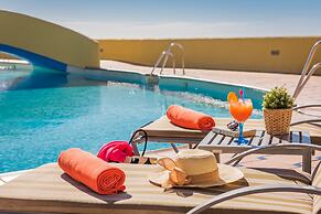 Macdonald Dona Lola Club