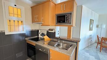 Macdonald Dona Lola Club