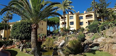 Macdonald Dona Lola Club