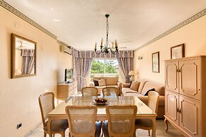 Macdonald Dona Lola Club