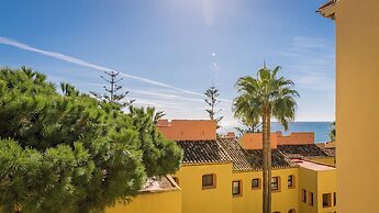 Macdonald Dona Lola Club