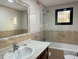 Macdonald Dona Lola Club