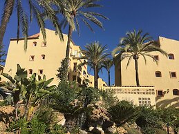 Macdonald Dona Lola Club