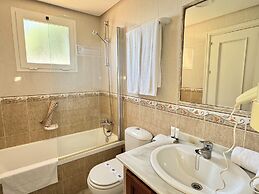 Macdonald Dona Lola Club