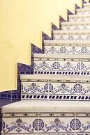 Macdonald Dona Lola Club