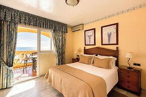 Macdonald Dona Lola Club