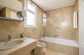 Macdonald Dona Lola Club