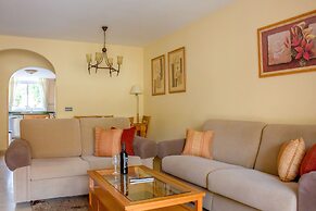 Macdonald Dona Lola Club