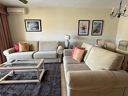 Macdonald Dona Lola Club