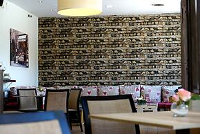 Macdonald Dona Lola Club