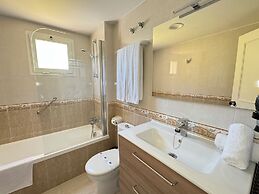 Macdonald Dona Lola Club