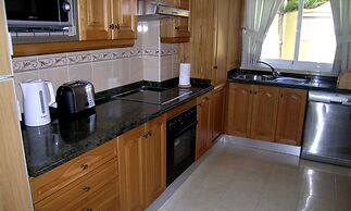 Macdonald Dona Lola Club