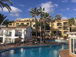 Macdonald Dona Lola Club