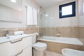 Macdonald Dona Lola Club