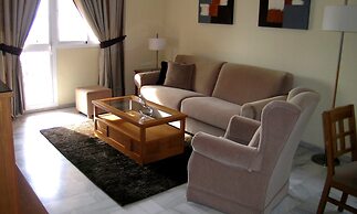 Macdonald Dona Lola Club