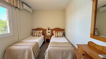 Macdonald Dona Lola Club