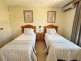 Macdonald Dona Lola Club