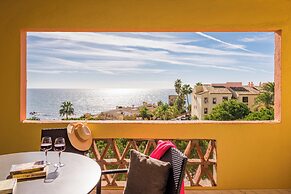 Macdonald Dona Lola Club