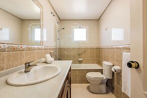 Macdonald Dona Lola Club