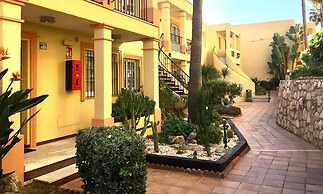 Macdonald Dona Lola Club