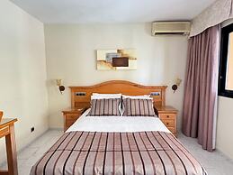 Macdonald Dona Lola Club