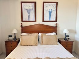 Macdonald Dona Lola Club