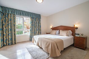 Macdonald Dona Lola Club