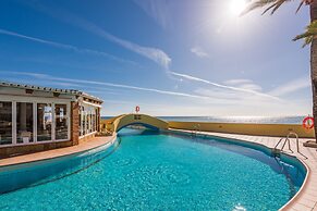 Macdonald Dona Lola Club