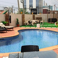 Victoria Crown Plaza Hotel