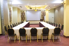 Victoria Crown Plaza Hotel