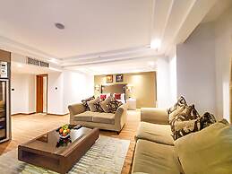 Victoria Crown Plaza Hotel