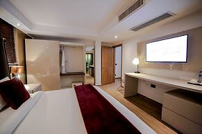 Victoria Crown Plaza Hotel