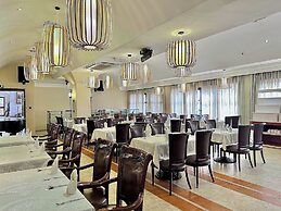 Victoria Crown Plaza Hotel