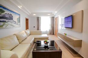 Victoria Crown Plaza Hotel