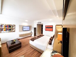 Victoria Crown Plaza Hotel