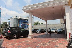 Victoria Crown Plaza Hotel