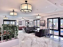 Victoria Crown Plaza Hotel