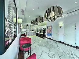 Victoria Crown Plaza Hotel