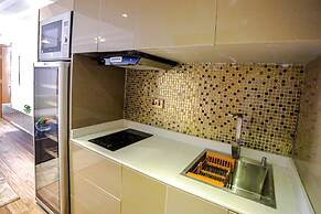 Victoria Crown Plaza Hotel