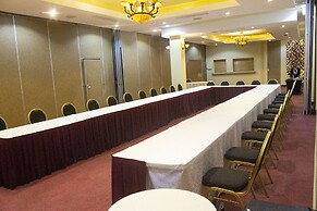 Victoria Crown Plaza Hotel