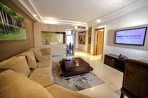 Victoria Crown Plaza Hotel