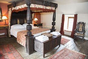 The George Inn and The Plaine