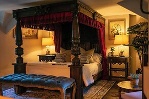 The George Inn and The Plaine