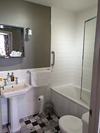 Dragon Inn Crickhowell