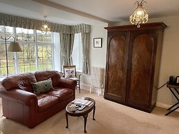 Edgcott House