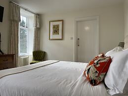 Edgcott House