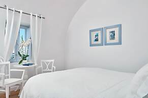 Katikies Santorini - The Leading Hotels Of The World